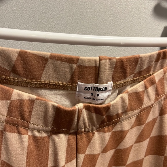 Stretchy pants - Picture 2 of 9